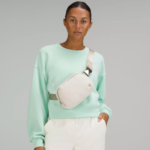 Lululemon everywhere belt bag *fleece - Picture 4 of 6